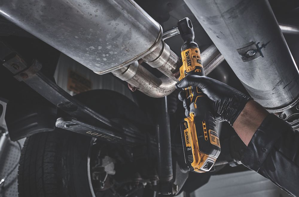 DeWalt DCF513N-XJ 18V Li-Ion XR Brushless Cordless 3/8" Open Head Ratchet - Bare