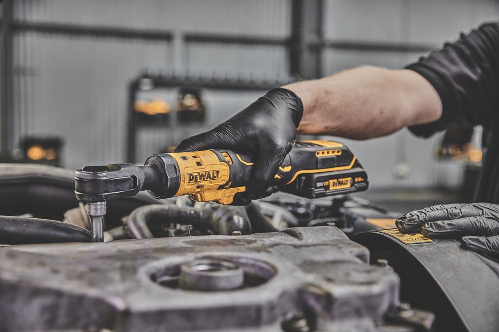 DeWalt DCF513N-XJ 18V Li-Ion XR Brushless Cordless 3/8" Open Head Ratchet - Bare